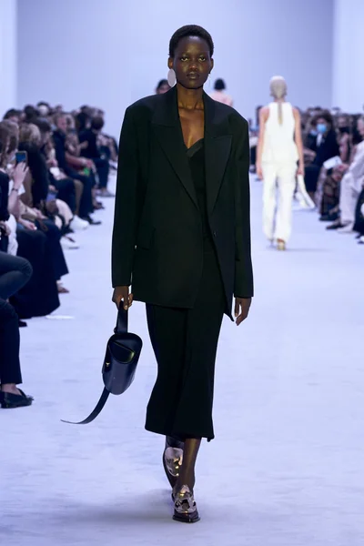 Look 8